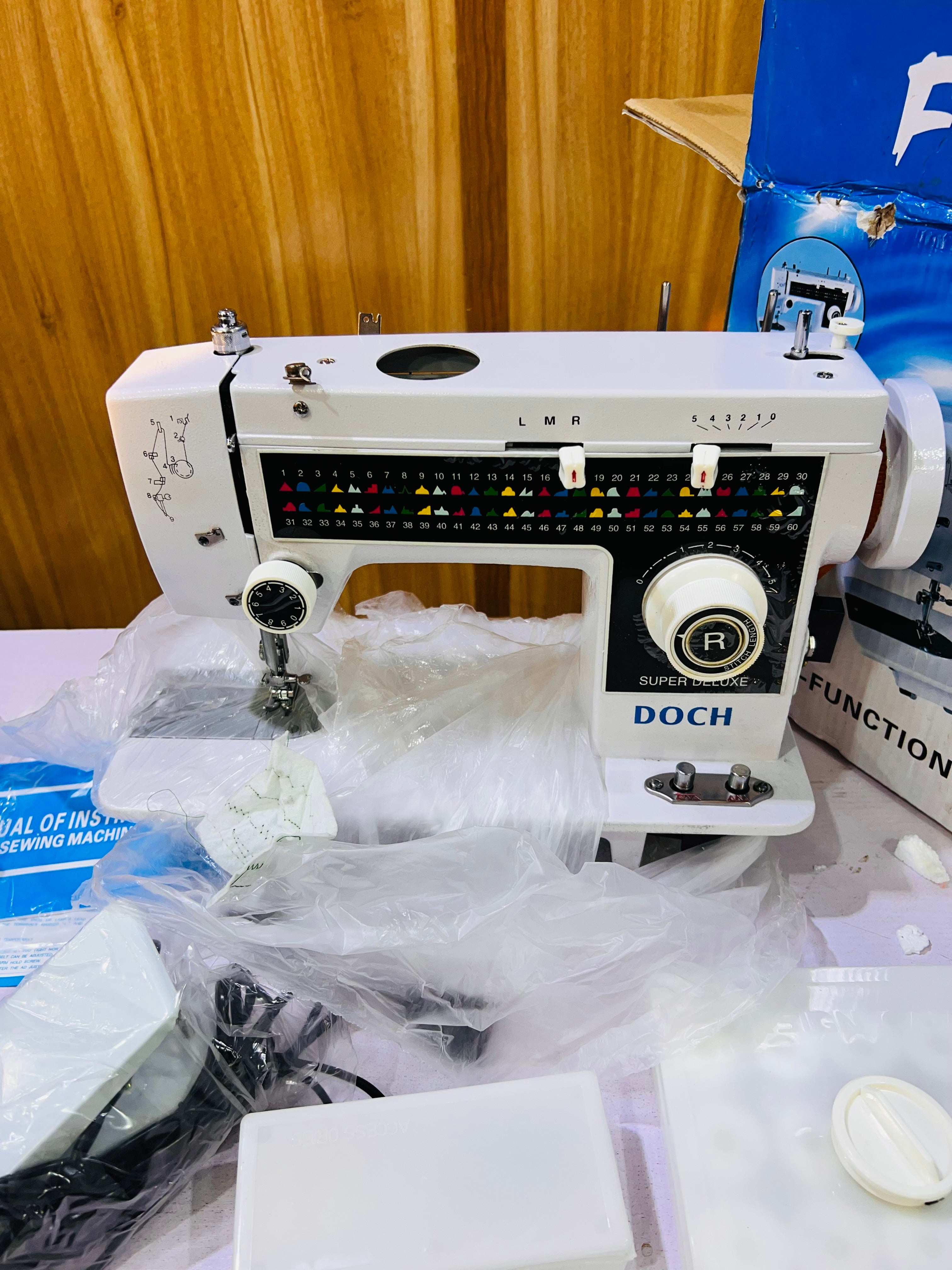Sewing machine – Doch machine and mannequin