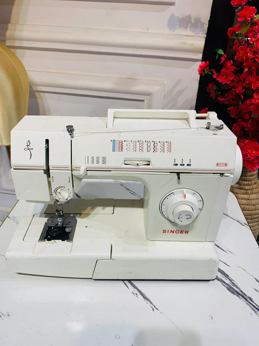 SINGER ELECTRIC SEWING MACHINE