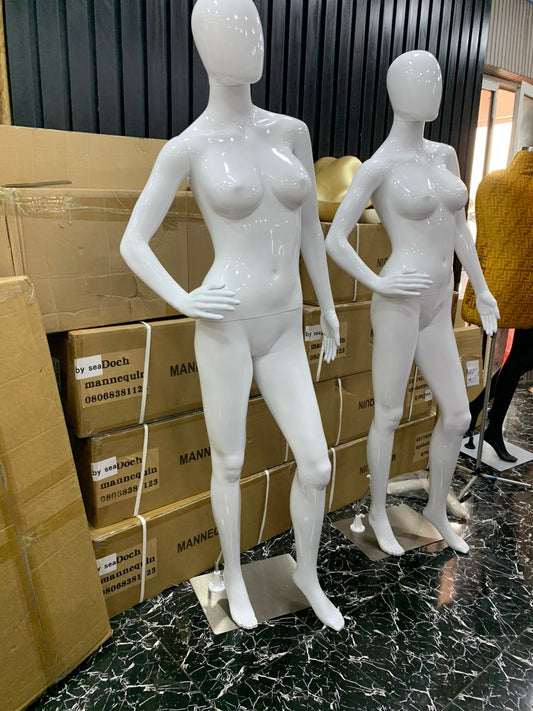 White manequin